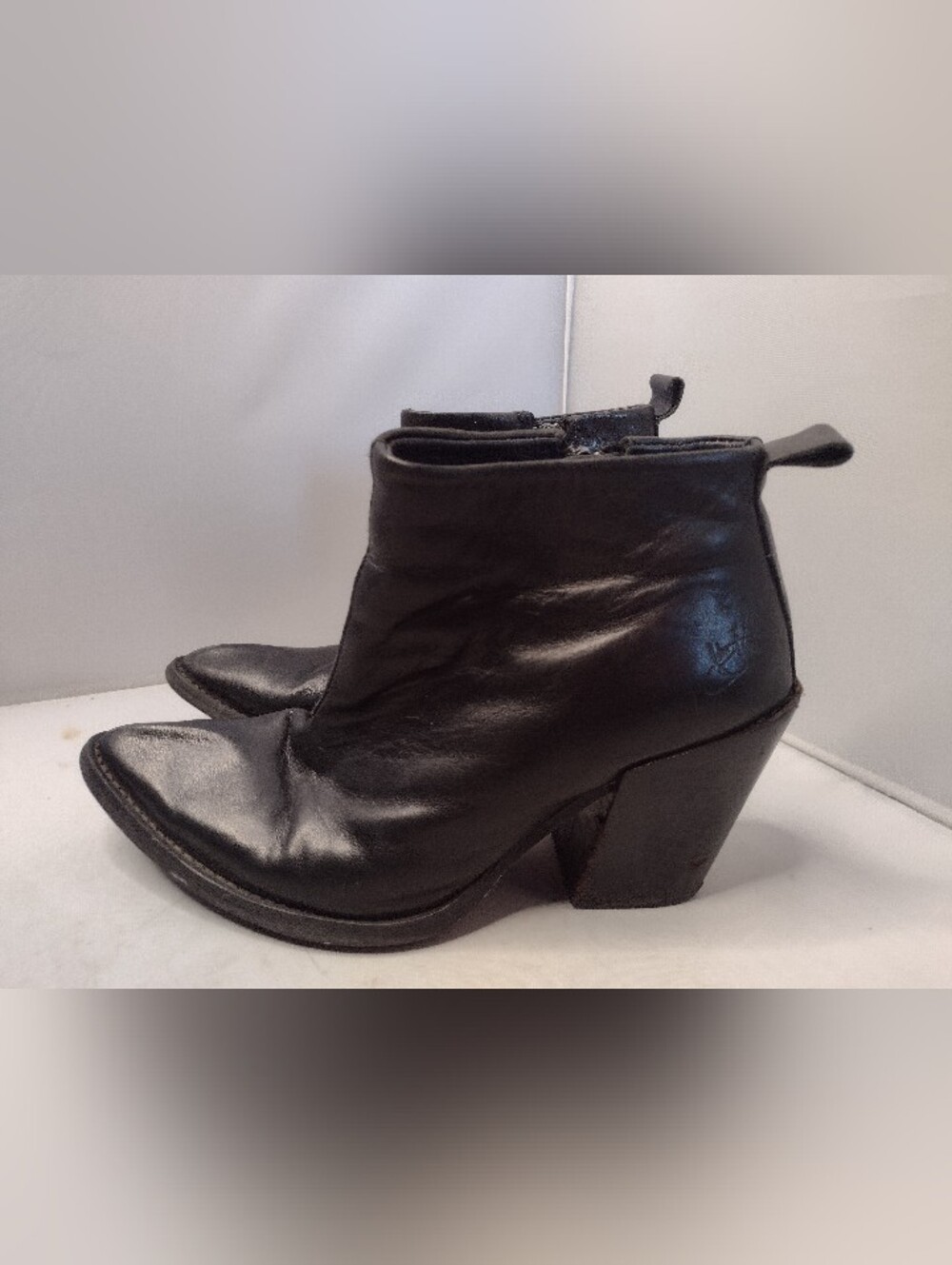 John Fluevog Entrance Room 406 Heeled Leather Ankle Boots 6 Black V